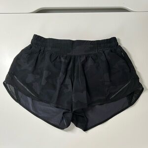 lululemon hotty hot short 2.5”